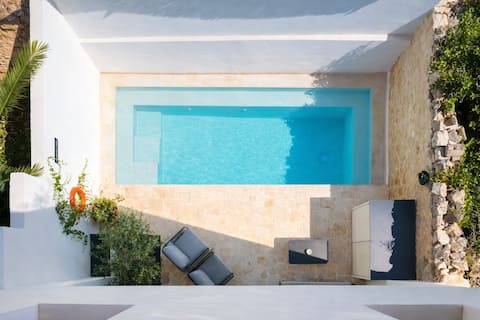 Elegant Sliema Retreat with Pool & Parking