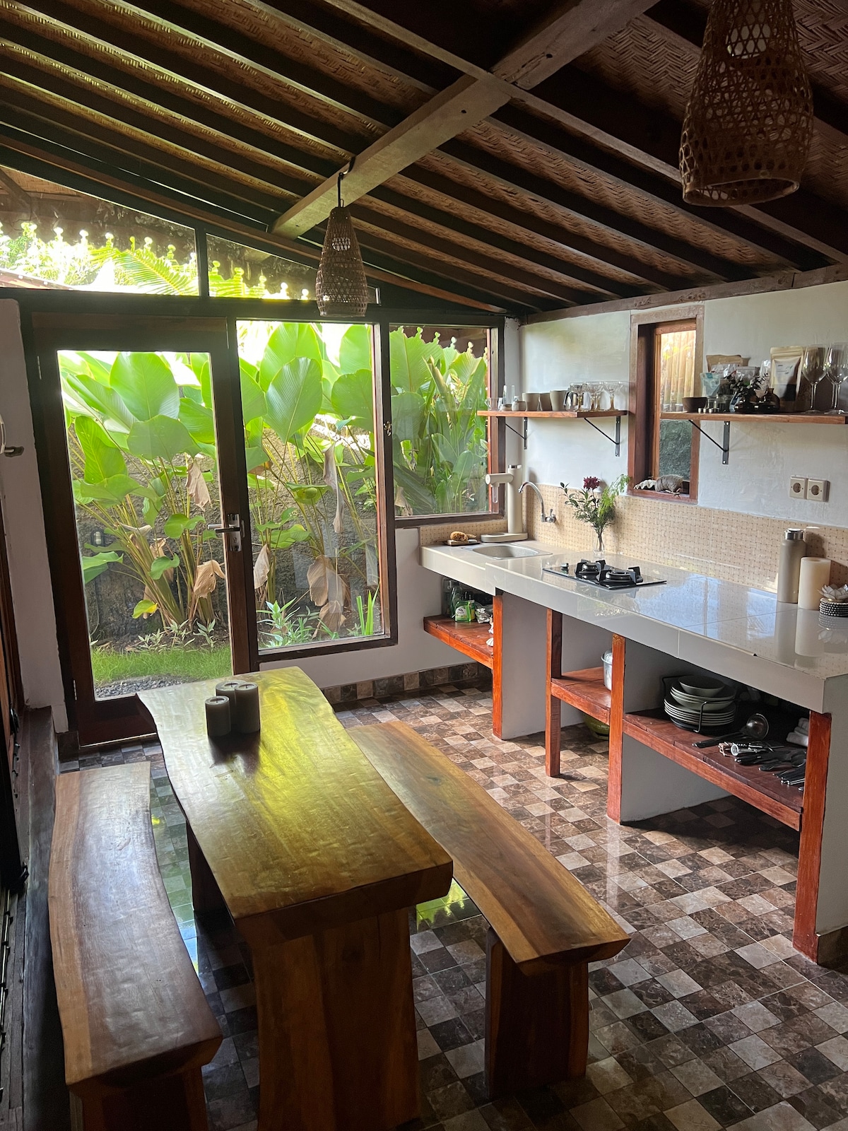 Home in South Kuta · ★4.5 · 1 bedroom · 1 bed · 1 private bath, Airbnb karşılaştırması