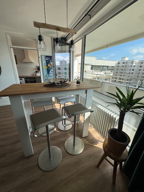 Sunny Apartment Big Balcony