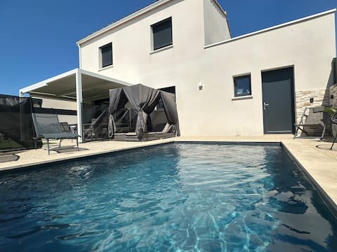 Villa for 9 people, private pool, beach within walking distance, air conditioning