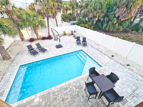 Pass-A-Grille St Pete Beach 4/2.5 WiFi Parking