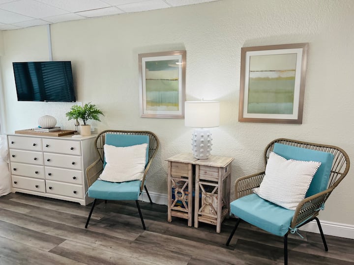 Pcb Boutique Condo 208-
Oceanfront Balcony+pool - Panama City Beach, FL