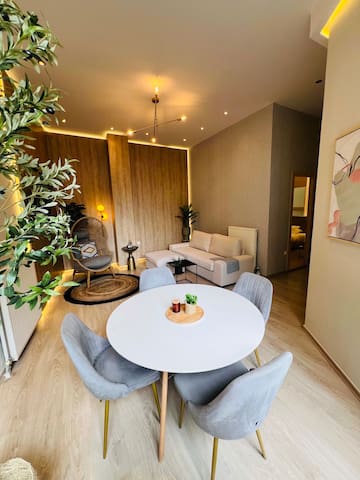 Elegant Cozy Stay 2BR Historic Athens At Your Door