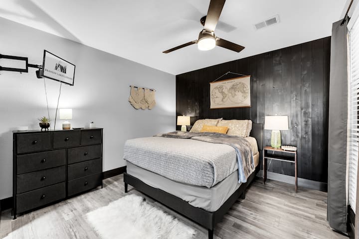 Comfortable queen bed, Smart Roku tv and all new linens.