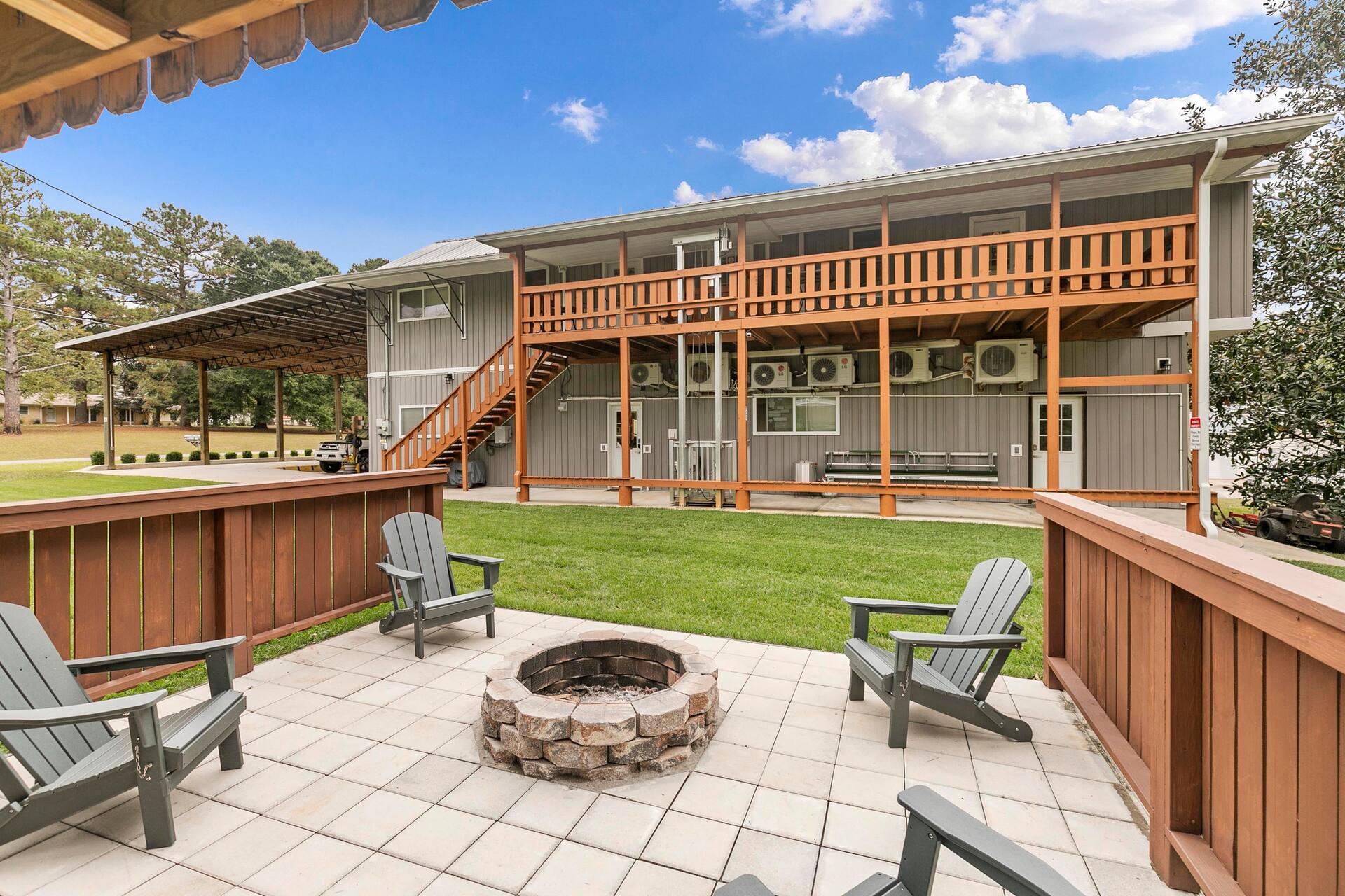 \"The Lodge\"-  APT w/Loft Bedroom, Walnut Bar, Quiet Setting, Covered Parking — foto 3