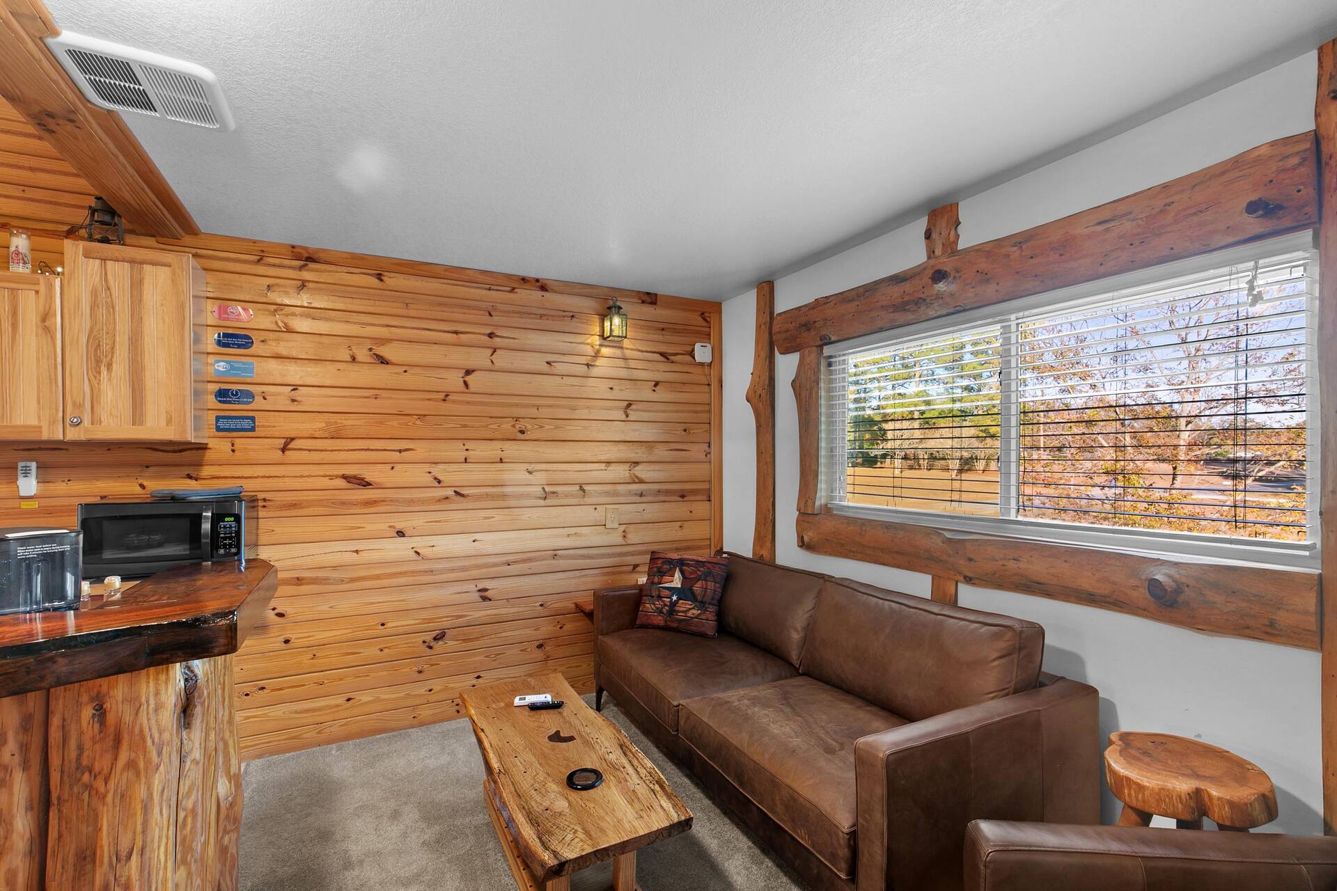 \"The Lodge\"-  APT w/Loft Bedroom, Walnut Bar, Quiet Setting, Covered Parking — foto 2