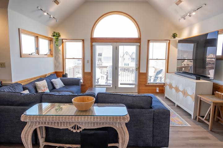 Wreckless In Avon! Semi Oceanfront | Sleeps 12 - Avon, NC