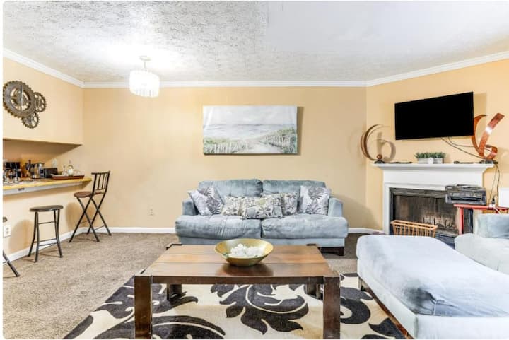 Cozy 2br/2.5 Ba Stay Near Stone Mountain - Lithonia, GA