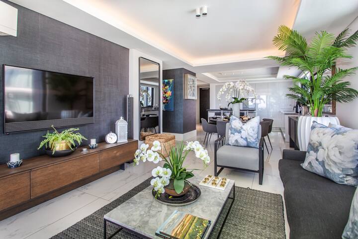 MarbleLuxe 2 bed 2bath • Sea Views • Parking gallery image 2