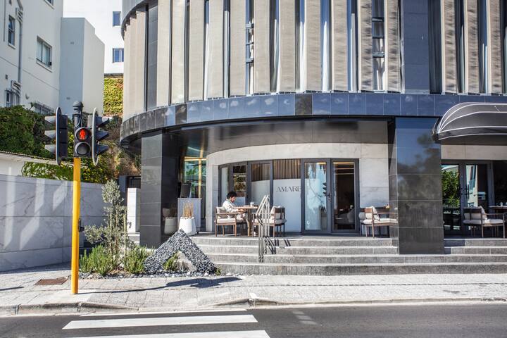 MarbleLuxe 2 bed 2bath • Sea Views • Parking gallery image 5