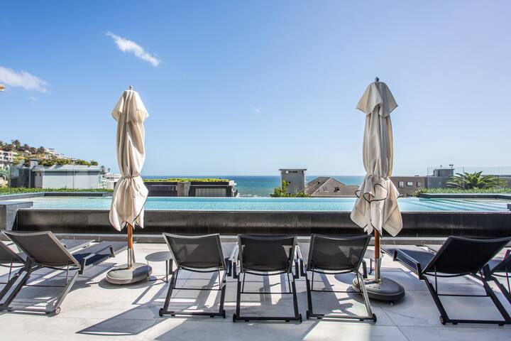 MarbleLuxe 2 bed 2bath • Sea Views • Parking gallery image 3