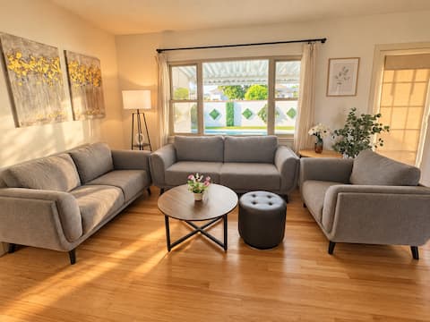 Top performing Airbnb: 8 mins to Disney! Ranch home w/ POOL- King bed! in Fullerton
