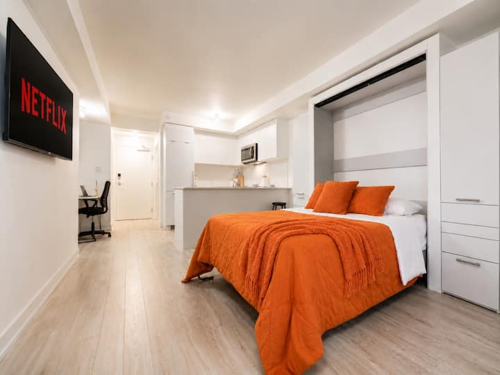 Stylish Montréal Loft | Near Bell Centre - Montreal