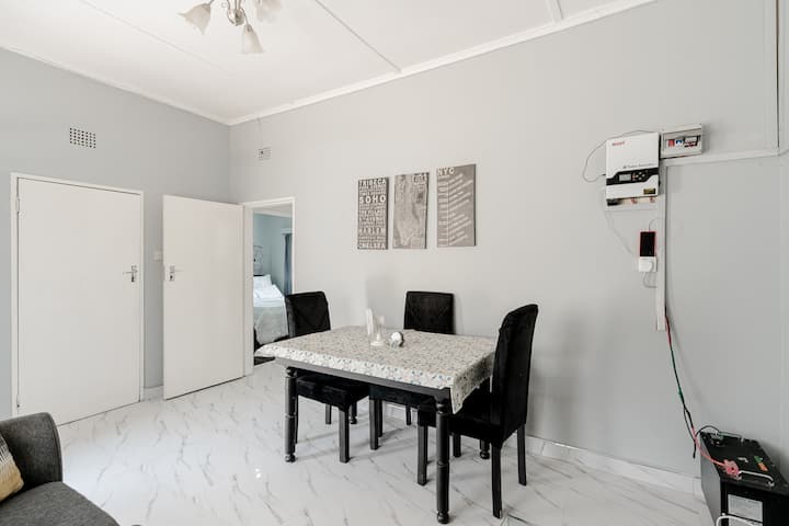 Cozy 2-br Flat Near Best Malls Restaurants &Stores - Lusaka