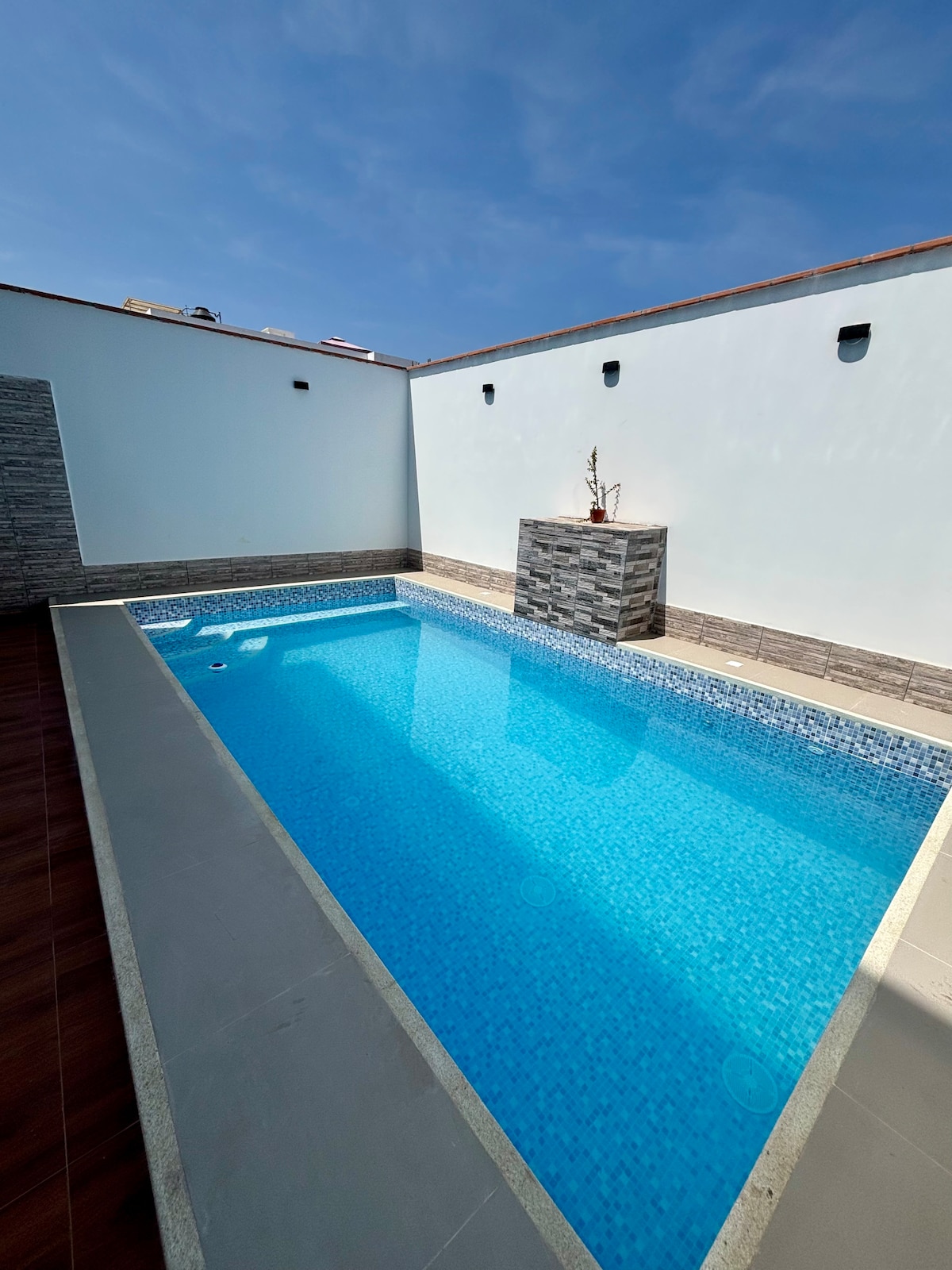 Casa sulla spiaggia con bella piscina, terrazza, giochi - Airbnb