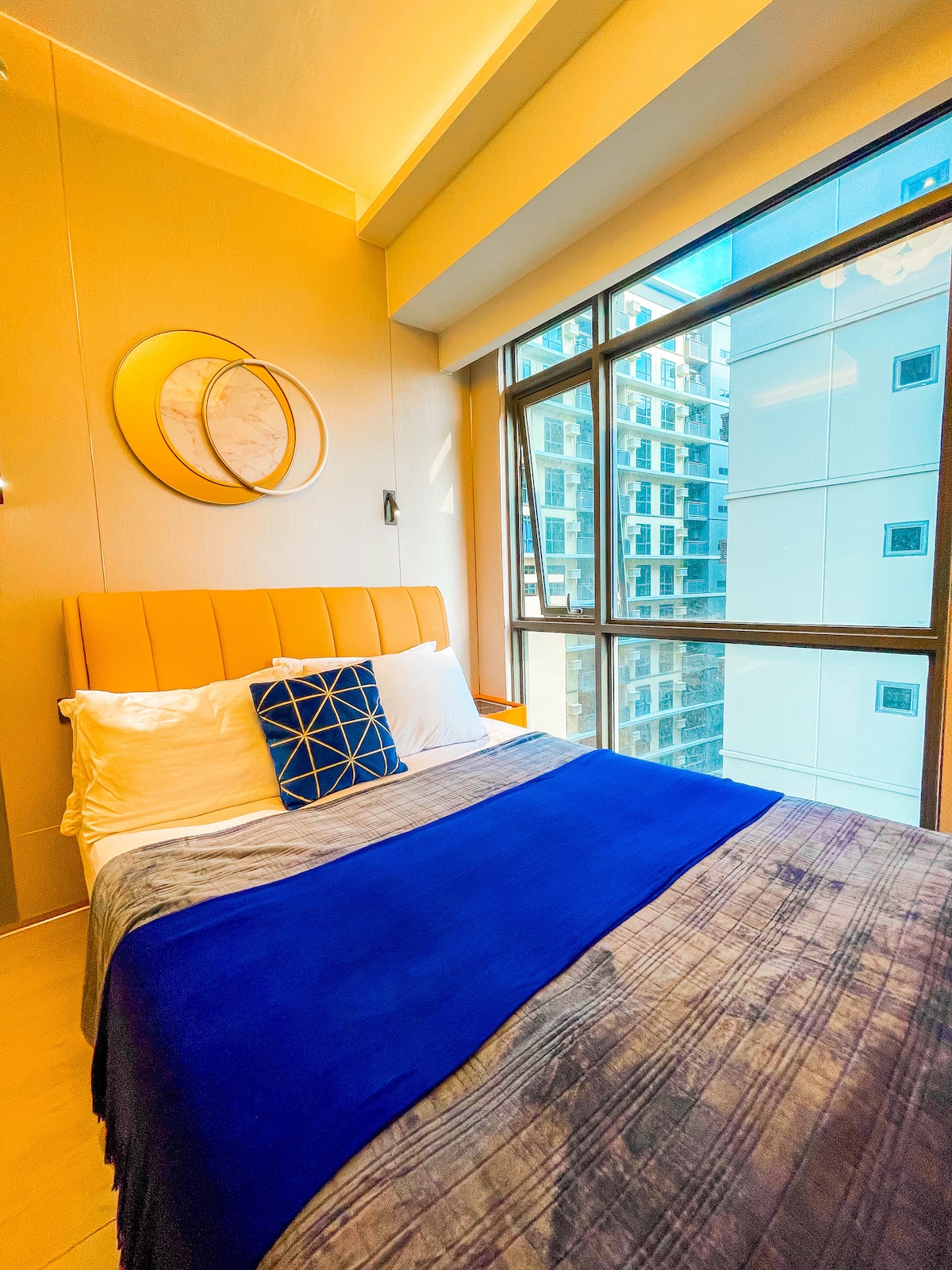 Lovely 2br near solaire airport flats for rent in para aque metro