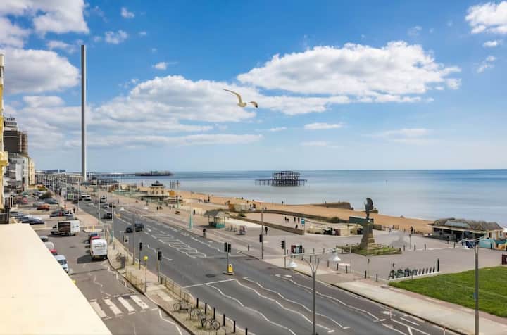 Luxurious Beachfront Getaway - Brighton
