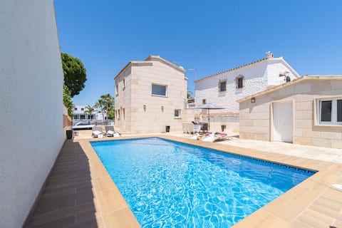 0031-Ter House at the canal with pool, mooring and