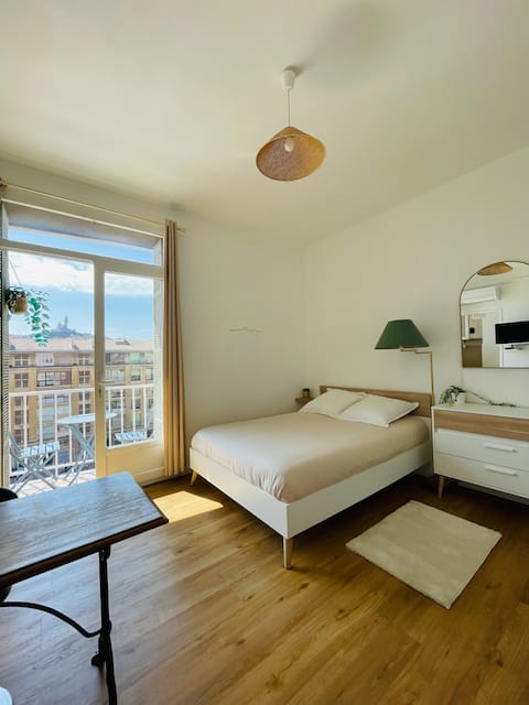 Airbnb performant: Bright studio with views, Vieux-Port à Marseille 2e Arrondissement