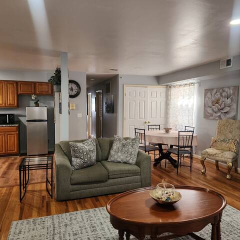 Spacious 5BR Retreat | Free Parking | NYC & EWR