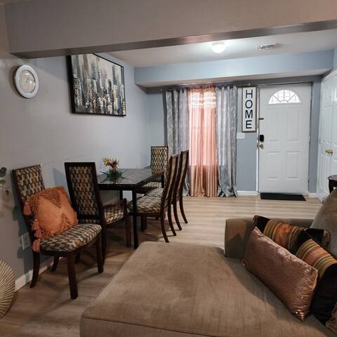 Spacious 5BR Retreat | Free Parking | NYC & EWR gallery image 3