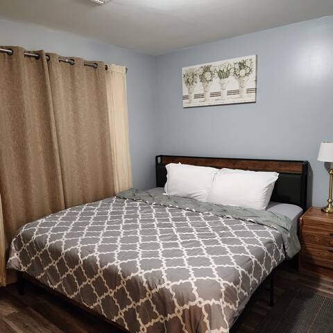 Spacious 5BR Retreat | Free Parking | NYC & EWR gallery image 4