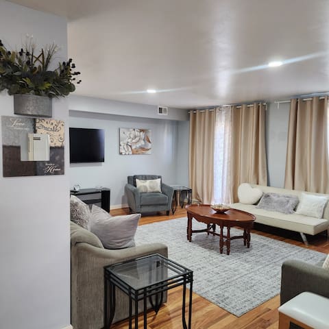 Charming 5BR Stay | Minutes to NYC & EWR • Parking