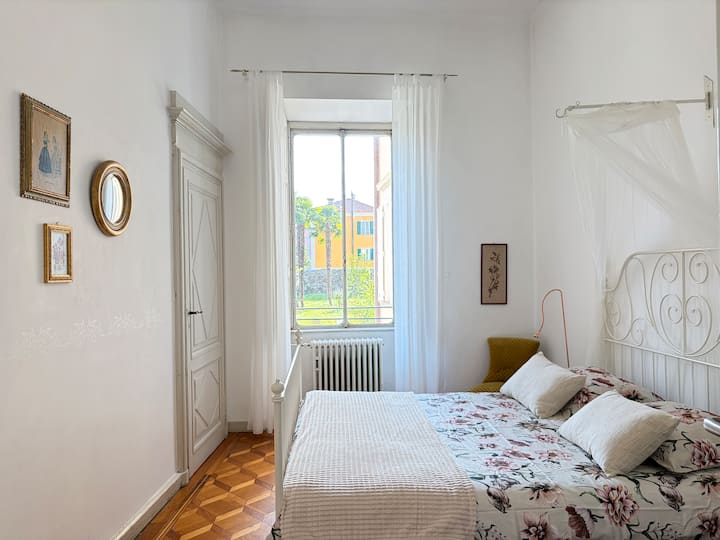 La habitación es privada. Ideal para dos personas. Junto a esta habitación hay otra habitación llamada Antica, también privada. Estas dos habitaciones comparten un baño, que se limpia a fondo todas las mañanas.