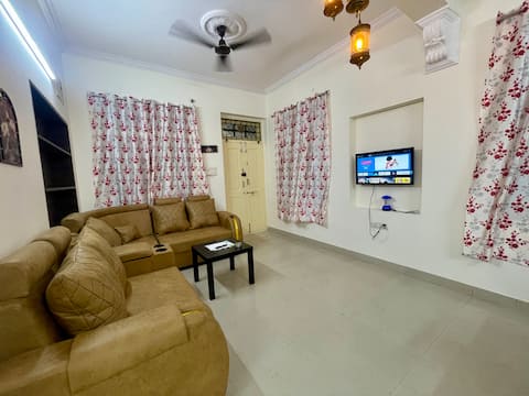 Lovely 2bhk near AIG with AC & Cook