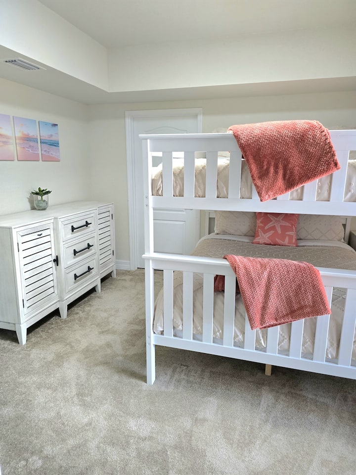 双层床，步入式衣橱