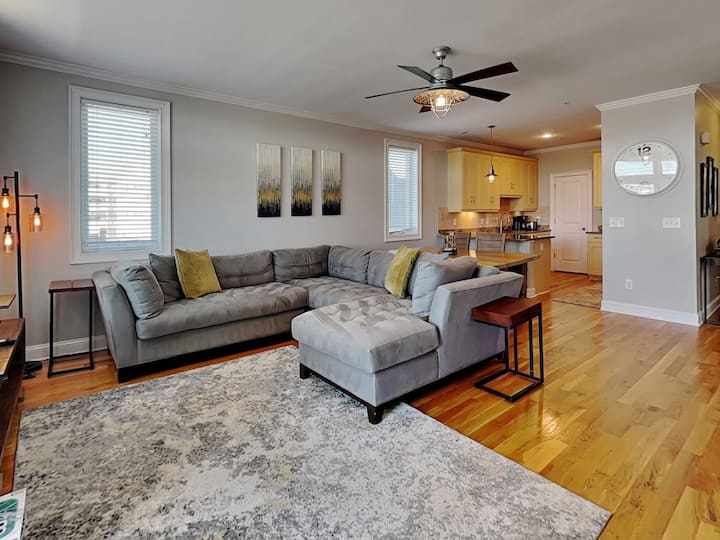The Sweet Spot | Pet-friendly + Lake View - Carolina Beach, NC