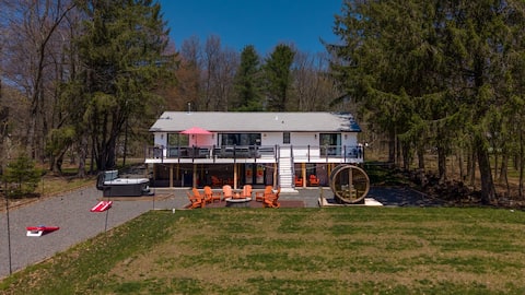 Lake View, Sauna, Hot tub, Firepit, Gameroom, Pets