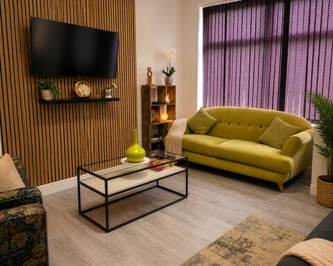 Top Airbnb: The Russell Residence by Alexandra Park in Whalley Range