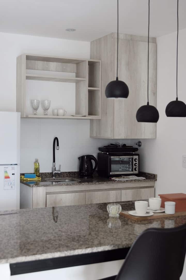 Céntrico Monoambiente + Cochera En Edificio - Goya