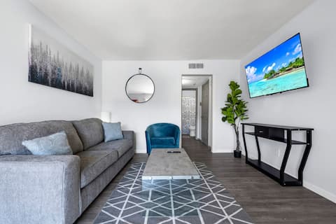Popular Airbnb listing: Modern 1BR Getaway | Old East Dallas in Junius Heights