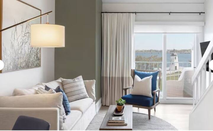 Coastal Charm! Pet-friendly Suite, W/ Gym, Pool! - ニューポート, RI