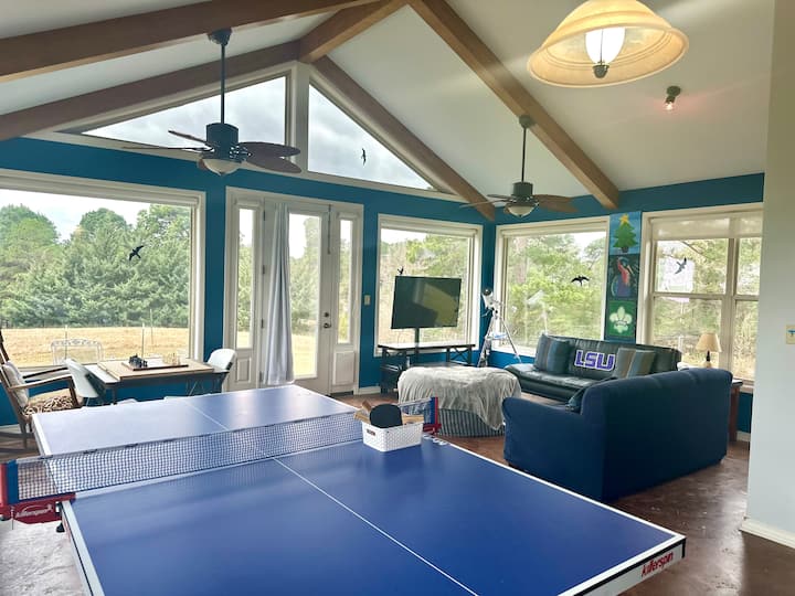 Winterberry Hideaway-King Bed- Sleeps 12+
