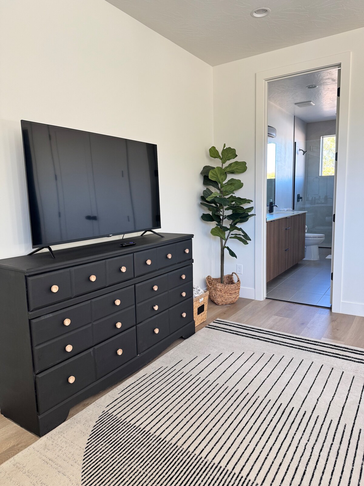 Top performing Airbnb: Trail Head Loft | Clean, Quiet Stay Near Zion in La Verkin