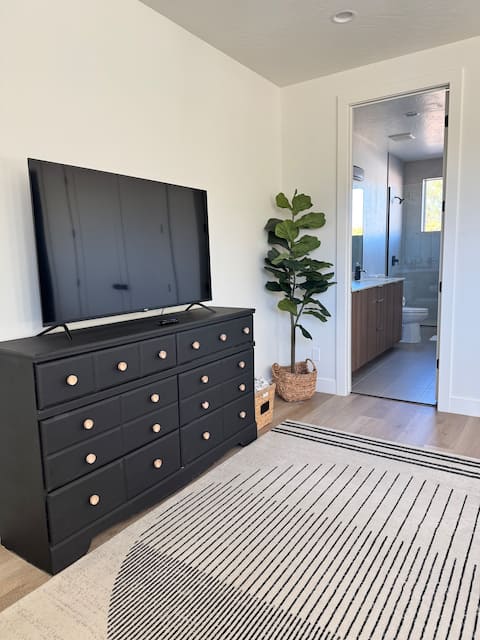 Top performing Airbnb: Trail Head Loft | Clean, Quiet Stay Near Zion in La Verkin