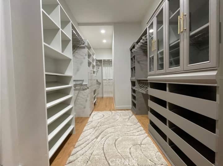 ห้องสวีทหลัก Walk-in Closet