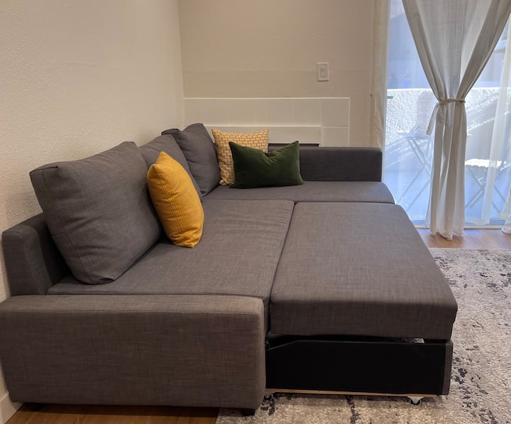 أريكة تتحول إلى سرير مريح