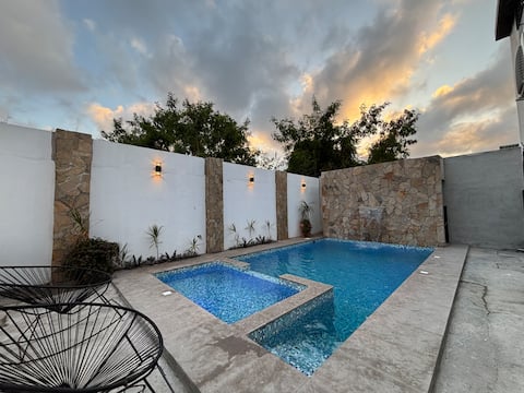 Downtown house with pool and garage WiFi bar games