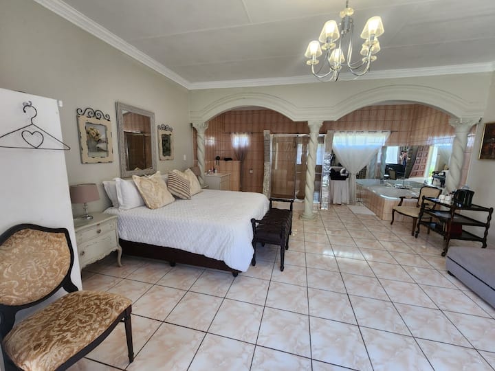 Romantic Room Getaway (Unit 1) - Roodeplaat