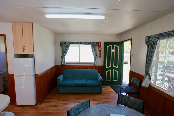 Lucas Cabin - No Pets Allowed - Mayfield Garden, Oberon