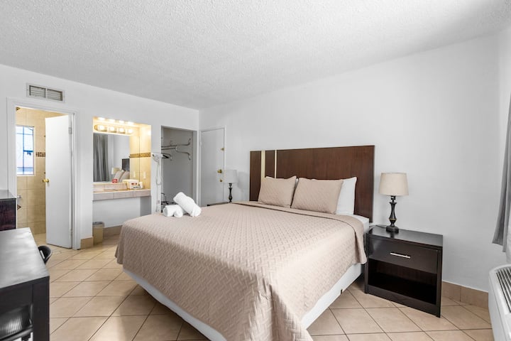 Vegas Stay Cozy
Non-smoking Single Room - Las Vegas, NV