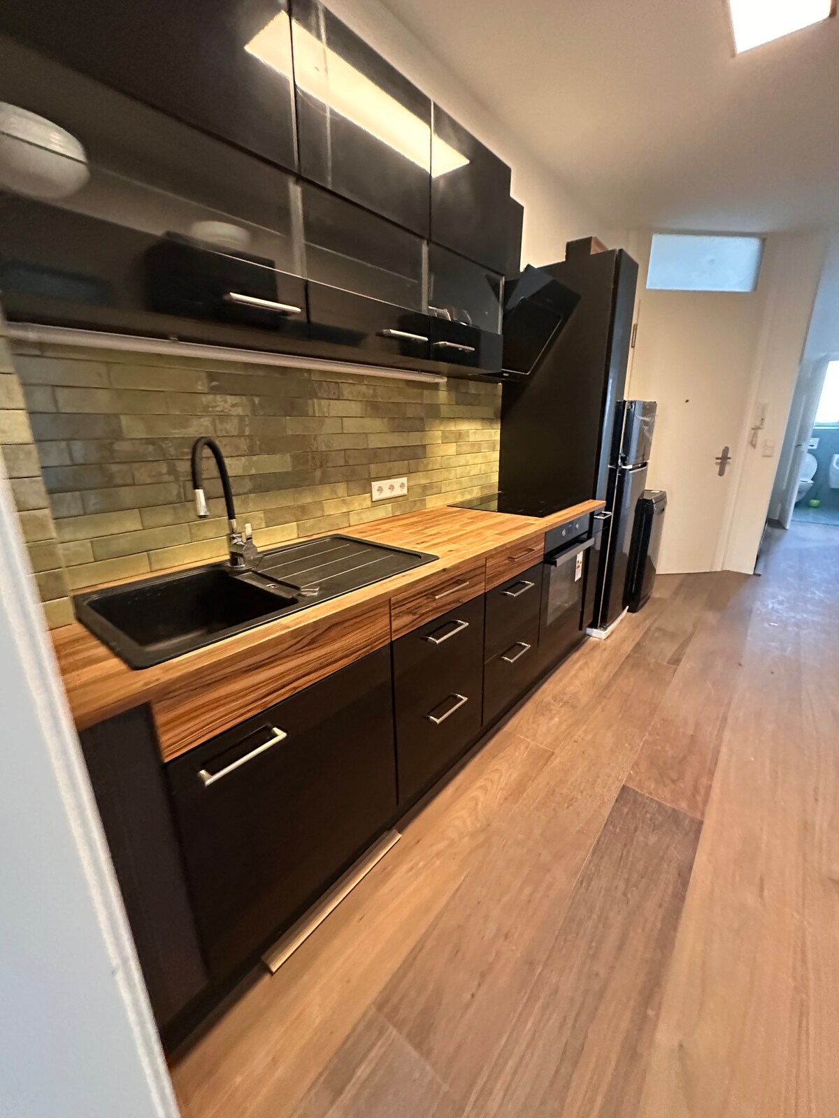 Deluxe apartment next to shopping center