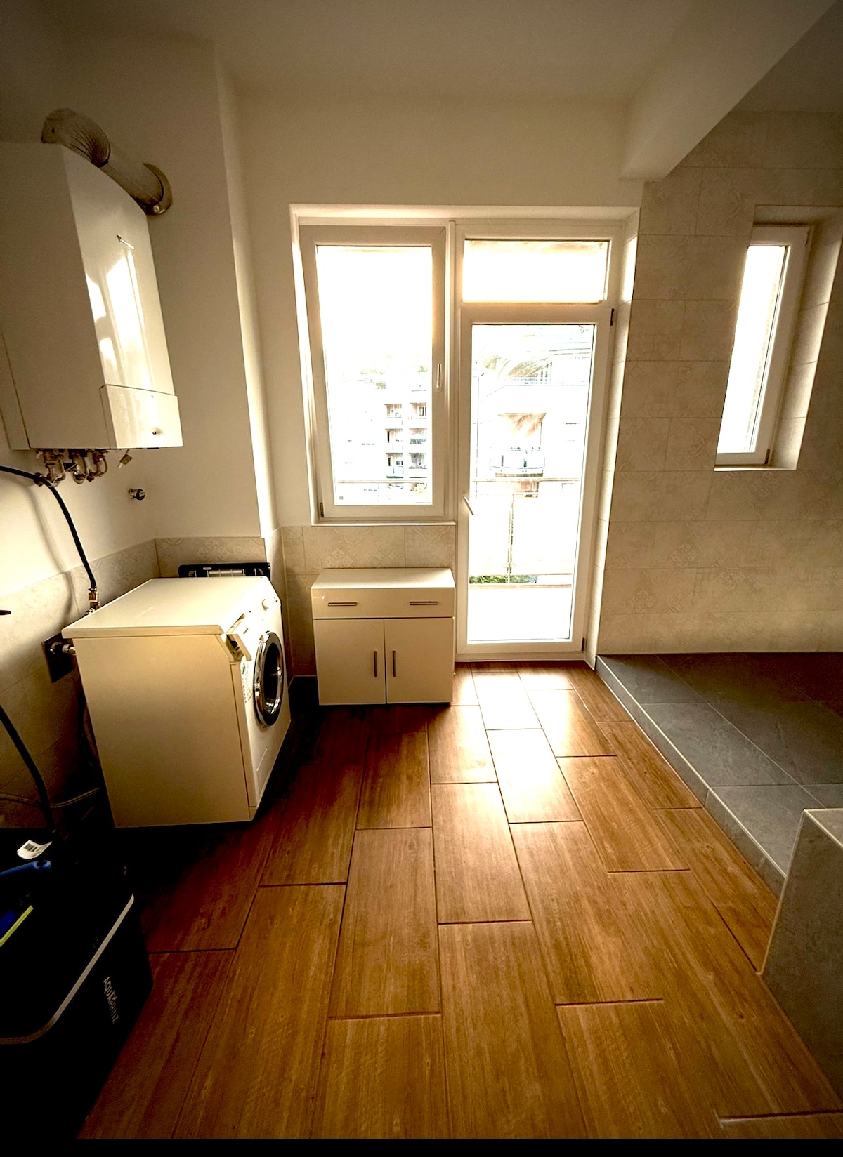 Deluxe apartment next to shopping center