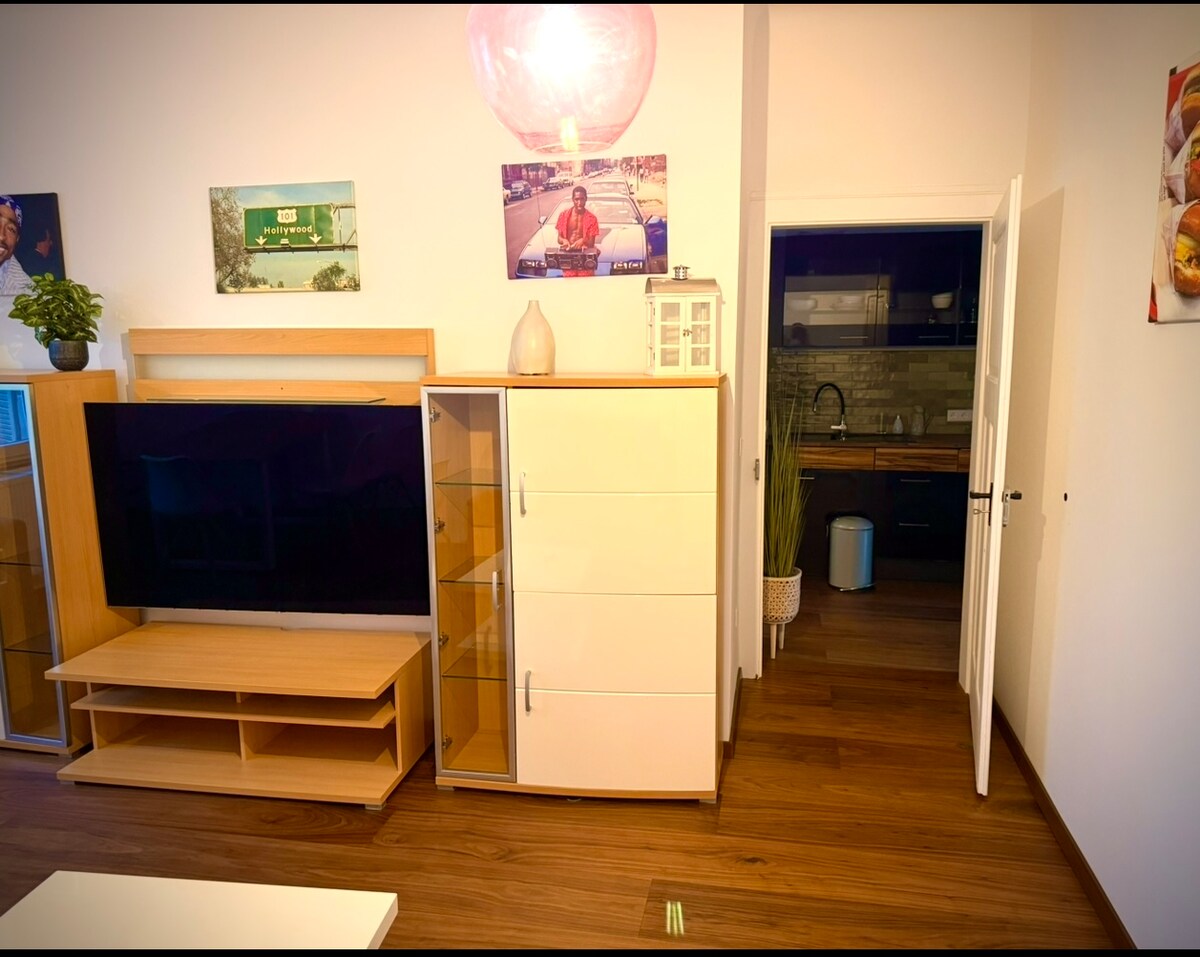 Deluxe apartment next to shopping center
