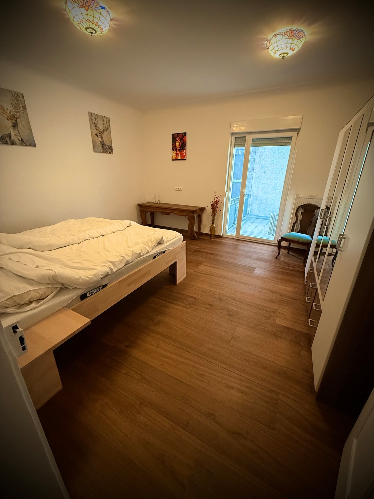 Deluxe apartment next to shopping center