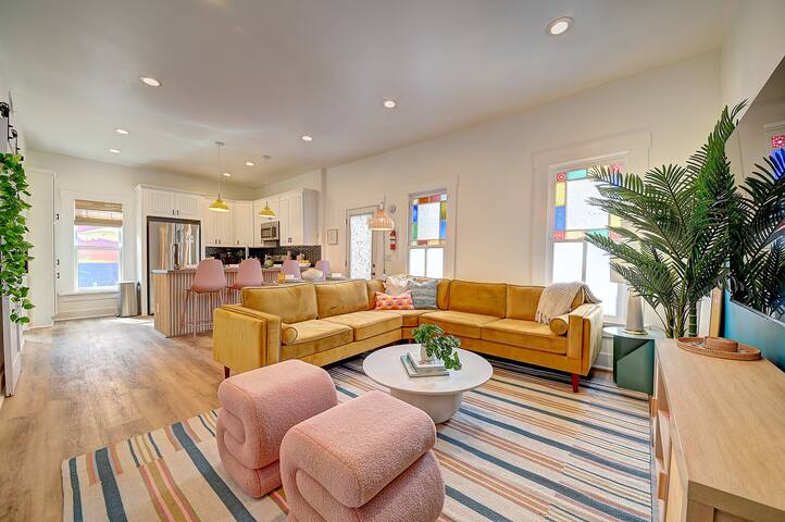 Cozy Boho Bungalow Near Downtown with Spa